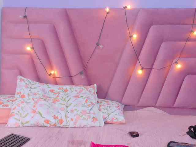 slutlittlegir webcam