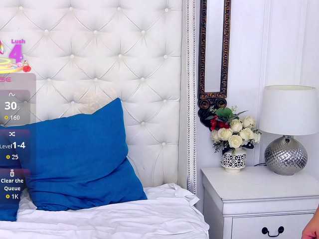  LouiseVega chat room