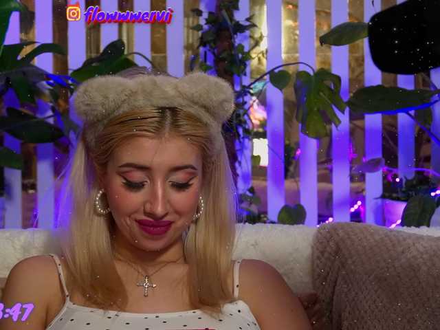 MiaLiaHot's BongaCams show and profile