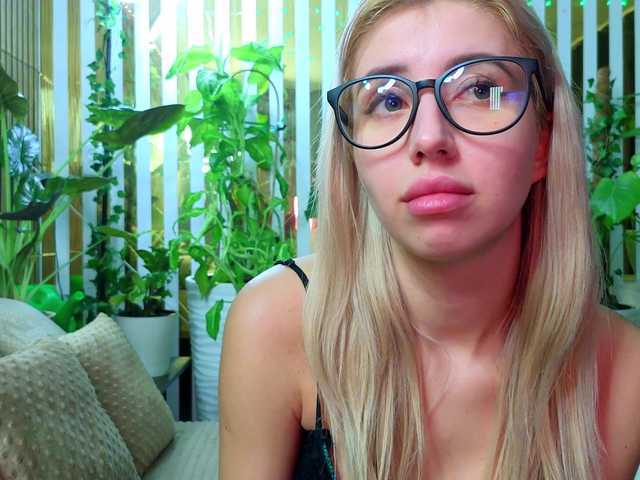 MiaLiaHot from BongaCams is Freechat