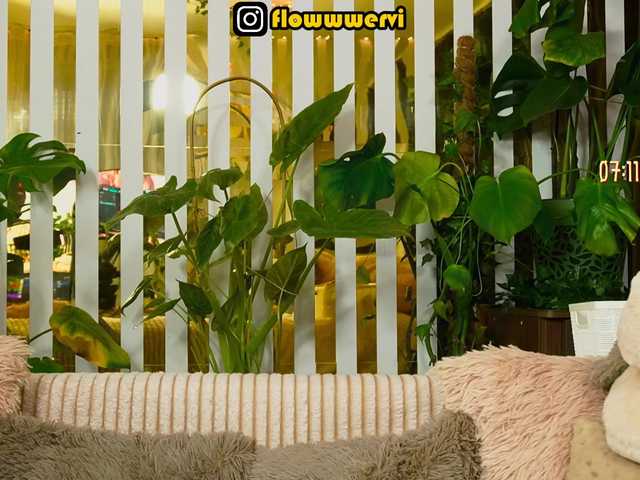 MiaLiaHot's BongaCams show and profile