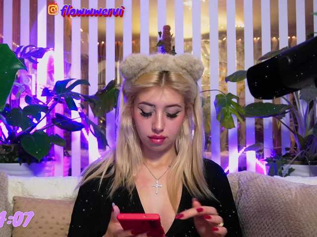 MiaLiaHot's BongaCams show and profile