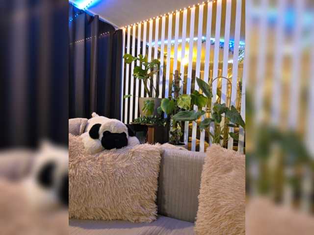 MiaLiaHot's BongaCams show and profile