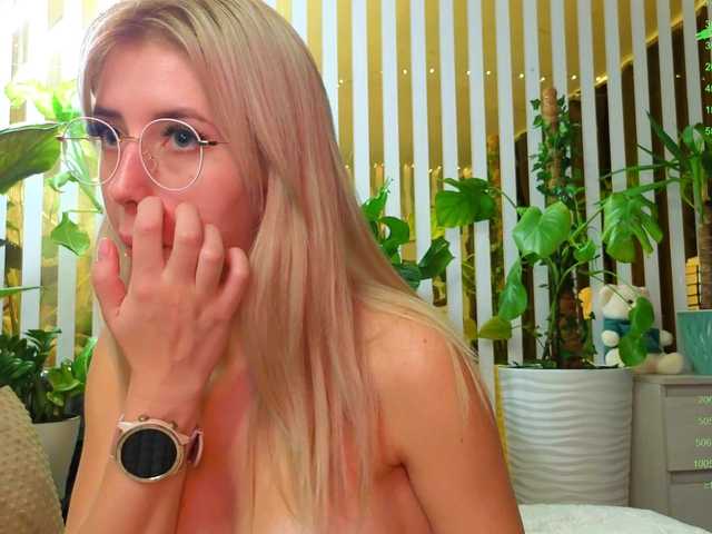 MiaLiaHot Live Webcam on BongaCams