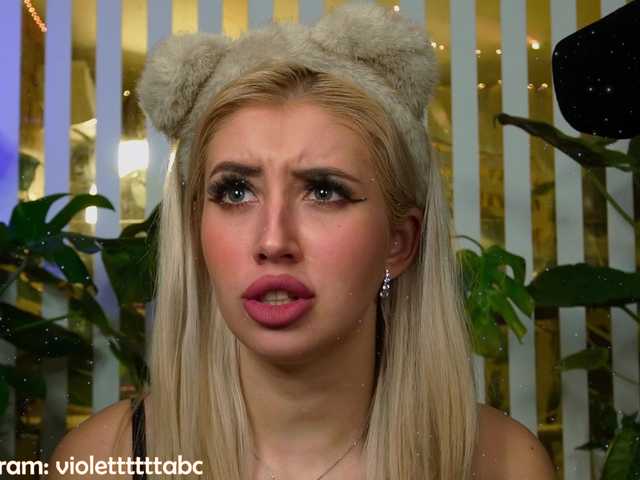 MiaLiaHot's BongaCams show and profile