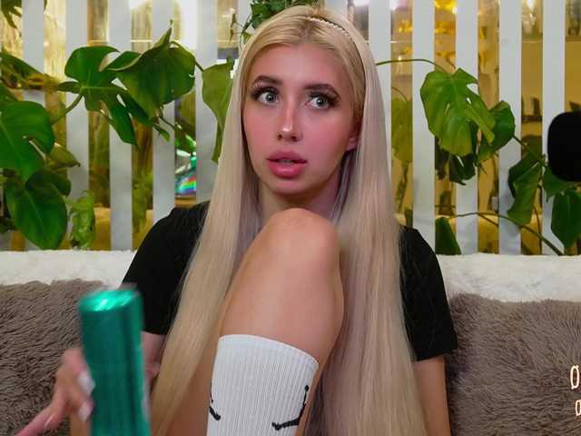 MiaLiaHot's BongaCams show and profile