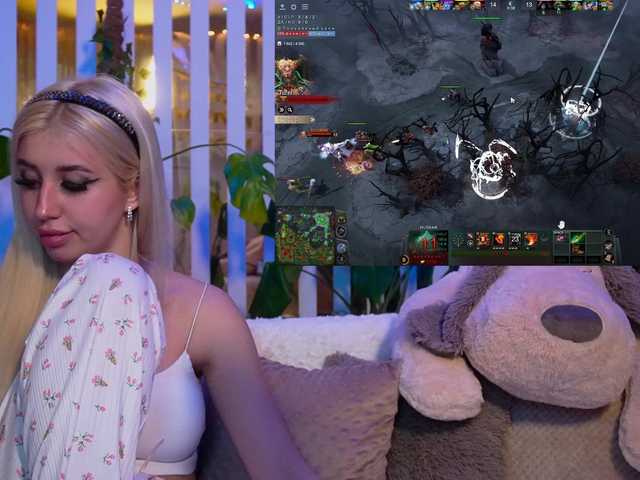 MiaLiaHot's BongaCams show and profile