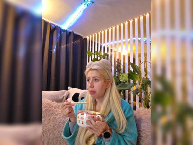 MiaLiaHot's BongaCams show and profile