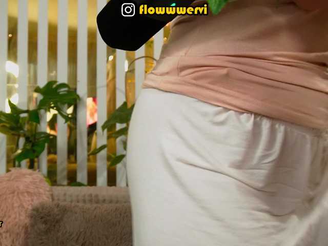 MiaLiaHot's BongaCams show and profile