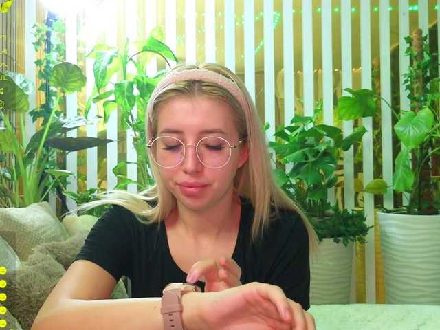 MiaLiaHot from BongaCams is Freechat