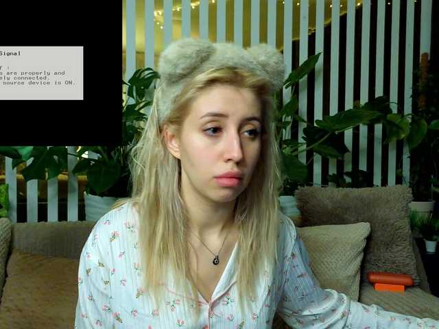 MiaLiaHot's BongaCams show and profile