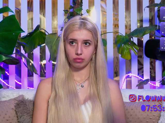 MiaLiaHot's BongaCams show and profile