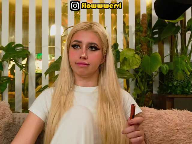 MiaLiaHot's BongaCams show and profile