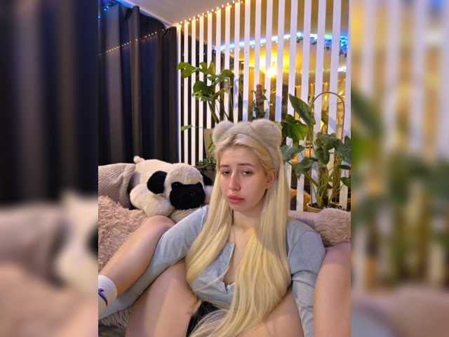 MiaLiaHot's BongaCams show and profile