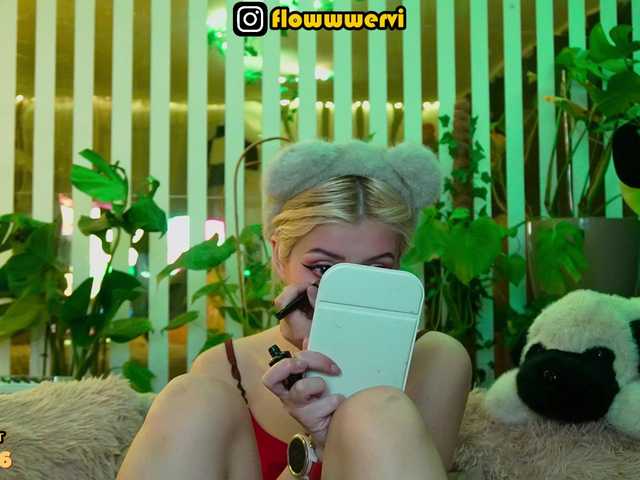 MiaLiaHot's BongaCams show and profile