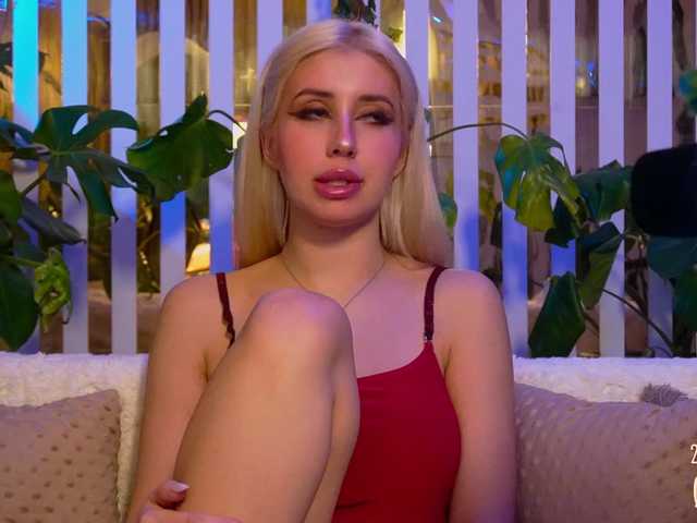 MiaLiaHot's BongaCams show and profile