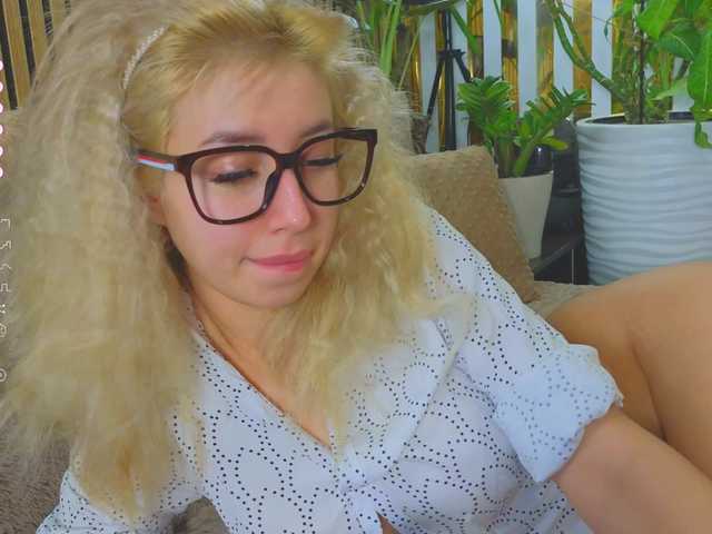 MiaLiaHot from BongaCams is Freechat