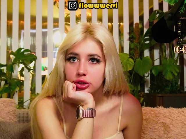 MiaLiaHot's BongaCams show and profile