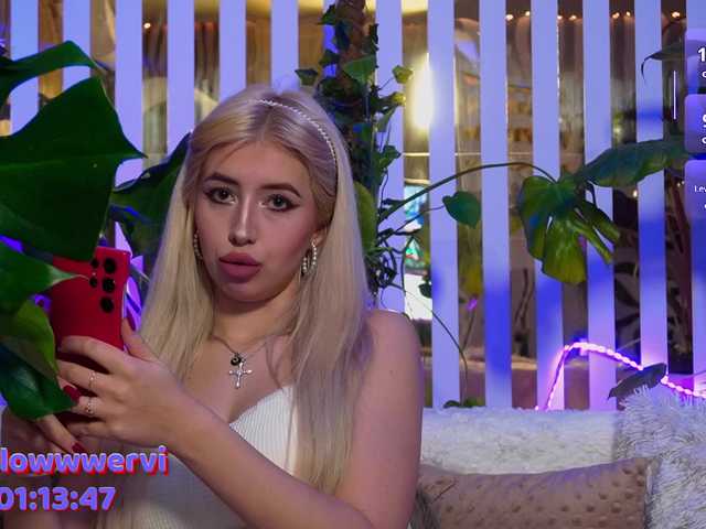 MiaLiaHot's BongaCams show and profile