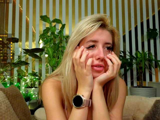 MiaLiaHot's BongaCams show and profile