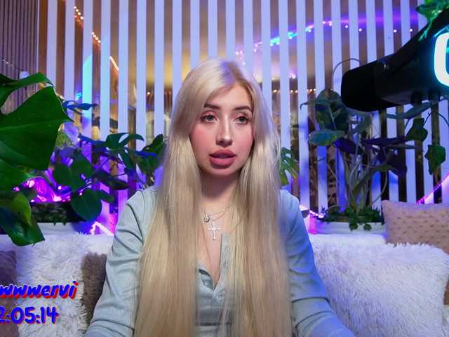 MiaLiaHot's BongaCams show and profile