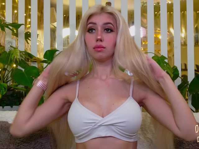 MiaLiaHot's BongaCams show and profile