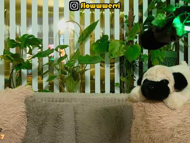 MiaLiaHot's BongaCams show and profile