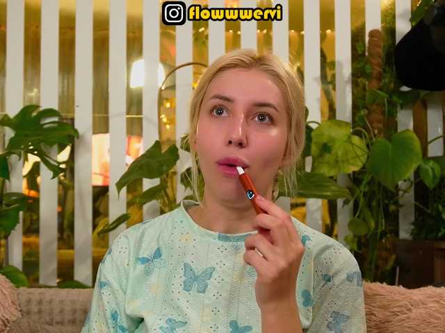 MiaLiaHot's BongaCams show and profile