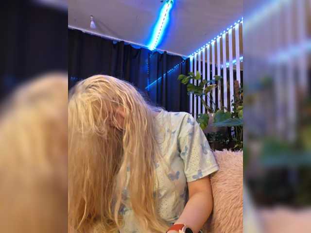 MiaLiaHot's BongaCams show and profile