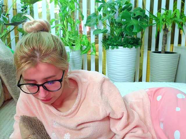 MiaLiaHot from BongaCams is Freechat