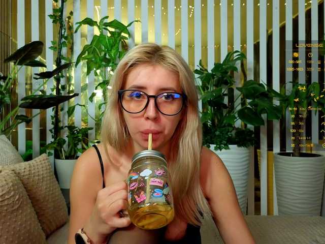 MiaLiaHot from BongaCams is Freechat