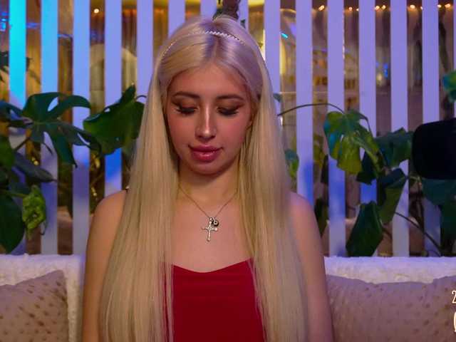 MiaLiaHot's BongaCams show and profile