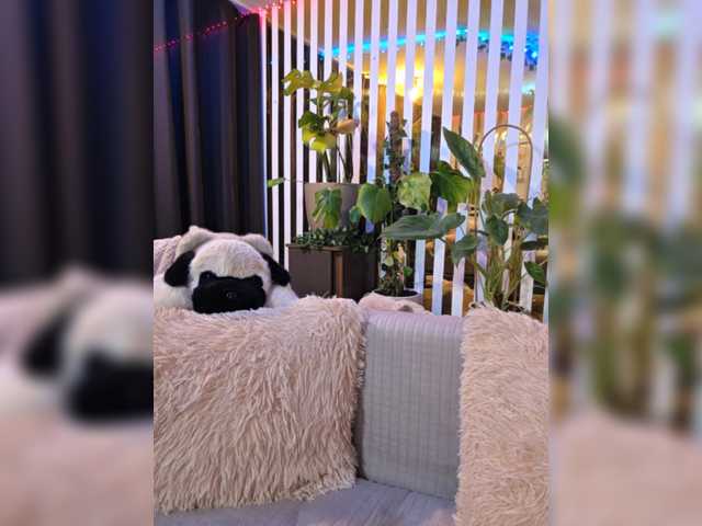 MiaLiaHot's BongaCams show and profile