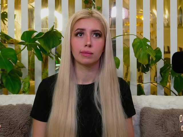 MiaLiaHot's BongaCams show and profile