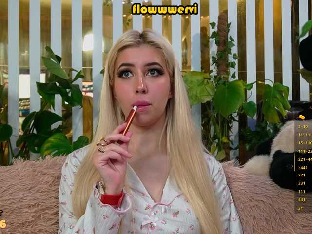 MiaLiaHot's BongaCams show and profile