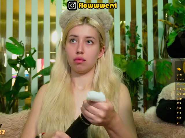 MiaLiaHot's BongaCams show and profile