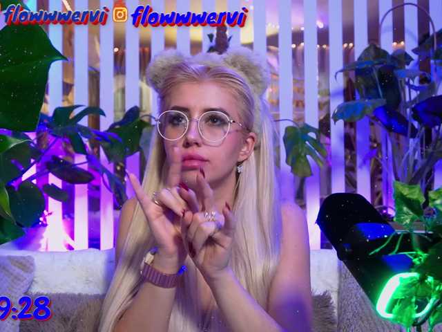 MiaLiaHot's BongaCams show and profile