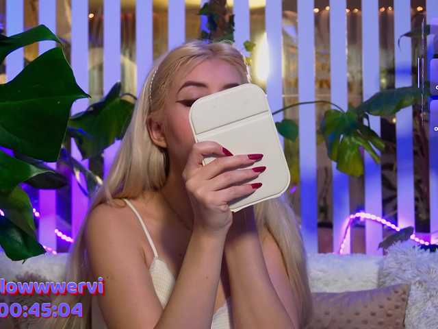 MiaLiaHot's BongaCams show and profile