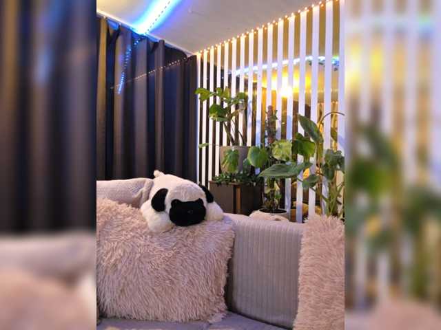 MiaLiaHot's BongaCams show and profile