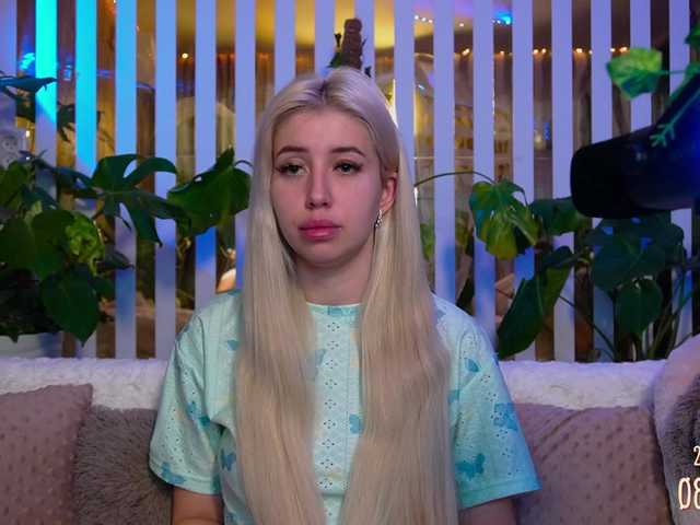 MiaLiaHot's BongaCams show and profile