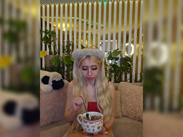 MiaLiaHot's BongaCams show and profile