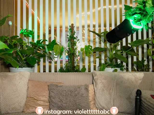 MiaLiaHot's BongaCams show and profile