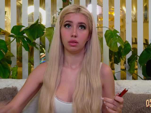 MiaLiaHot's BongaCams show and profile