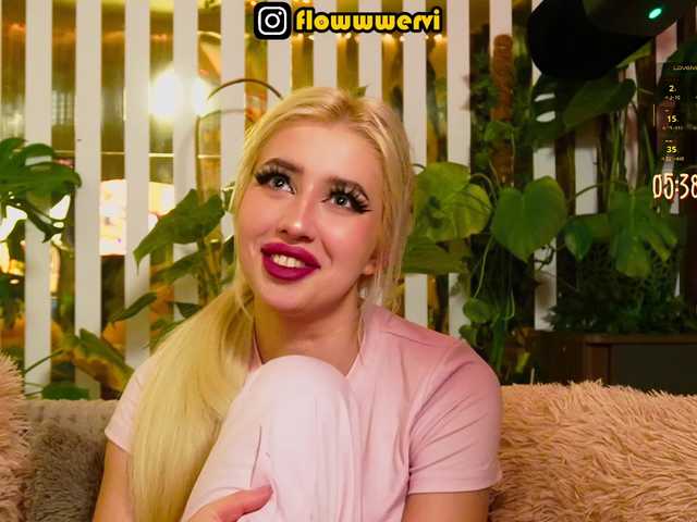 MiaLiaHot's BongaCams show and profile