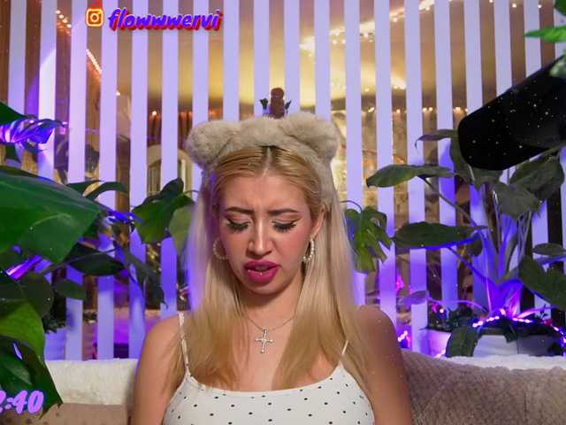 MiaLiaHot's BongaCams show and profile