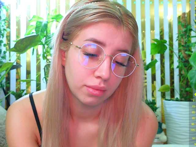 MiaLiaHot Live Webcam on BongaCams