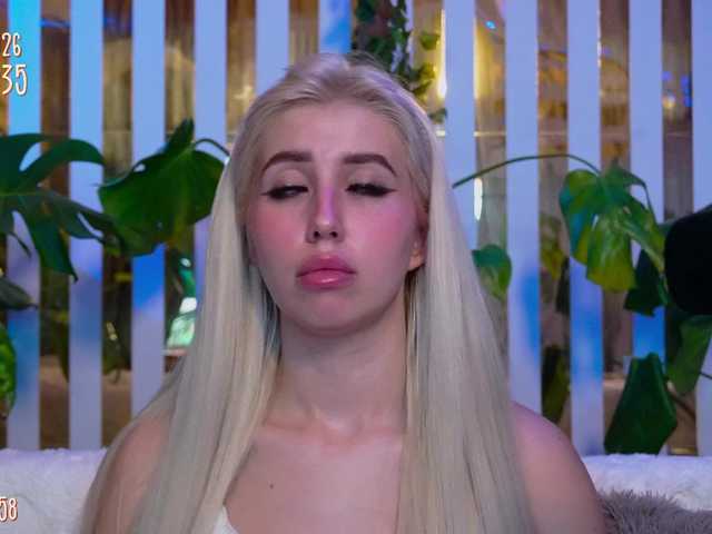 MiaLiaHot's BongaCams show and profile