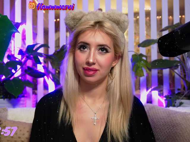 MiaLiaHot's BongaCams show and profile