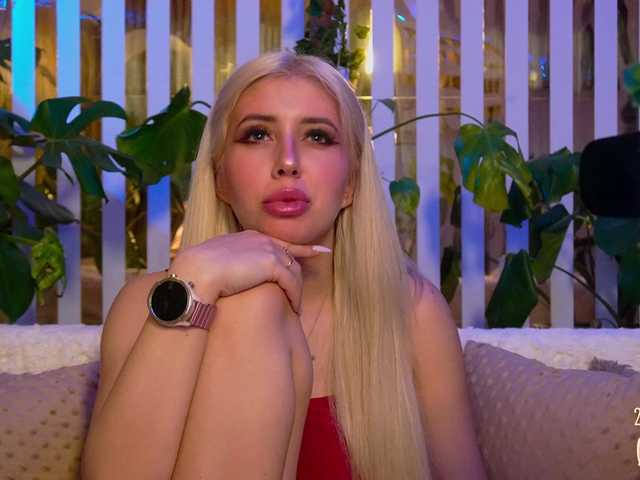 MiaLiaHot's BongaCams show and profile