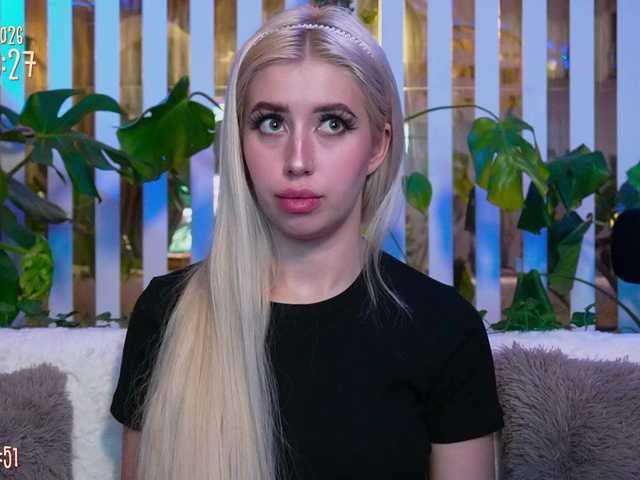 MiaLiaHot's BongaCams show and profile